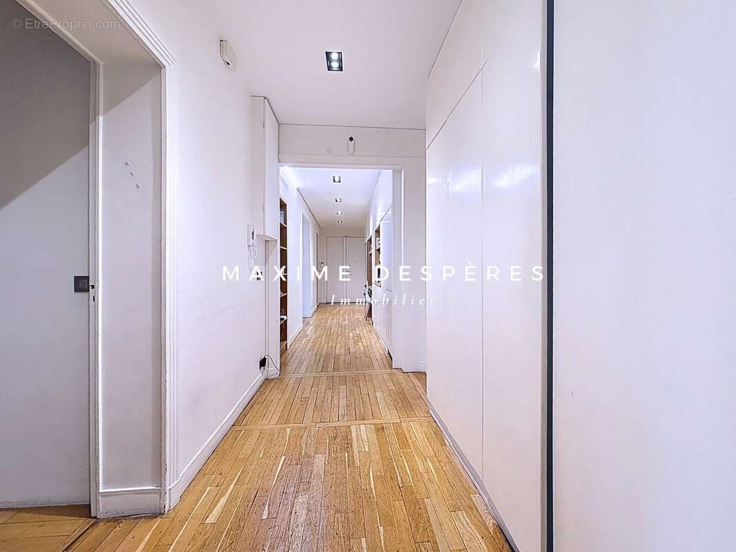 Appartement à NEUILLY-SUR-SEINE