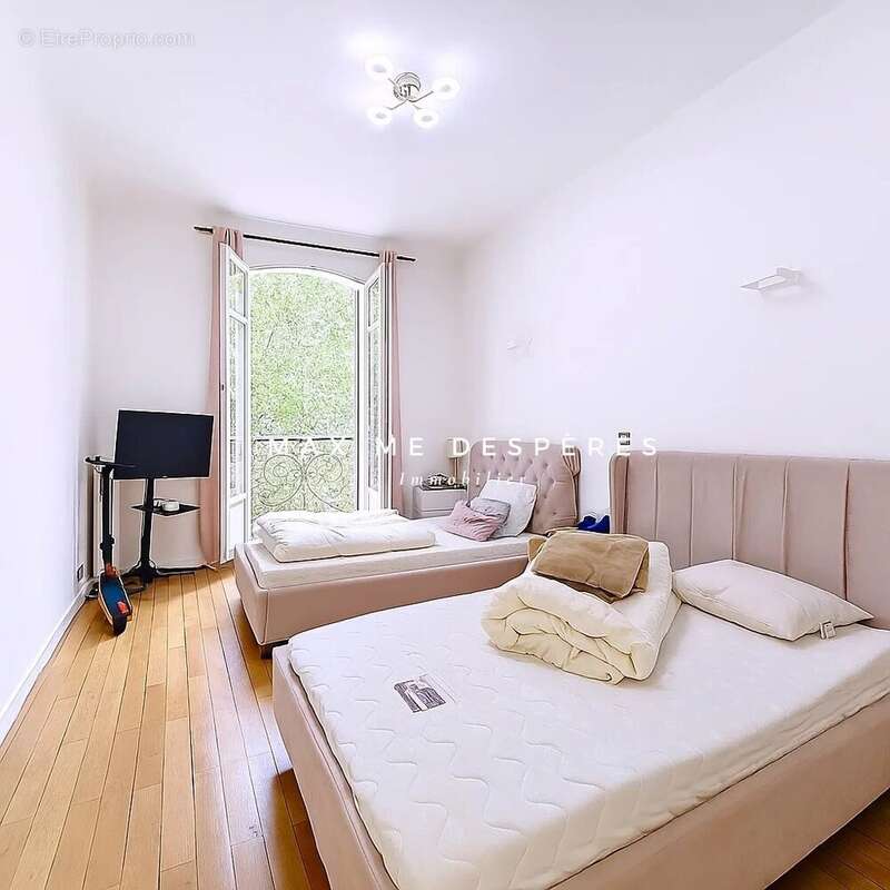 Appartement à NEUILLY-SUR-SEINE