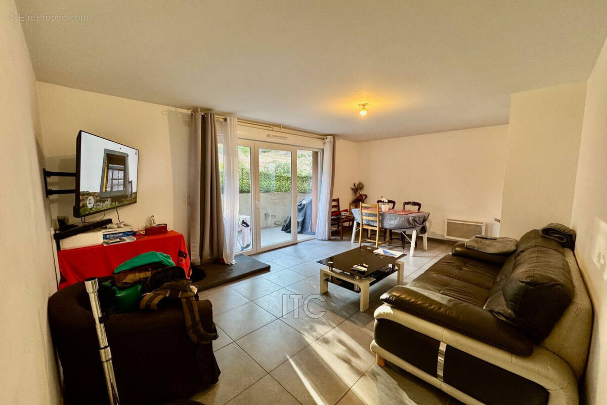 Appartement à CHATEAUNEUF-LE-ROUGE