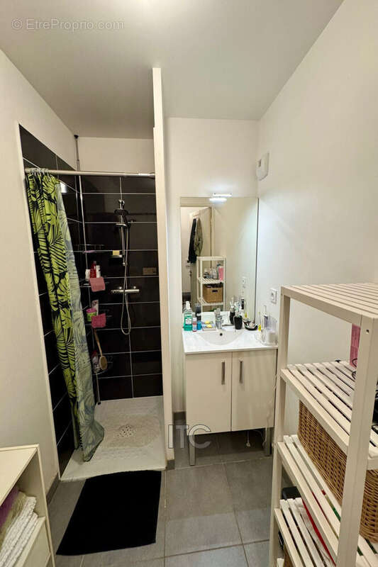 Appartement à CHATEAUNEUF-LE-ROUGE