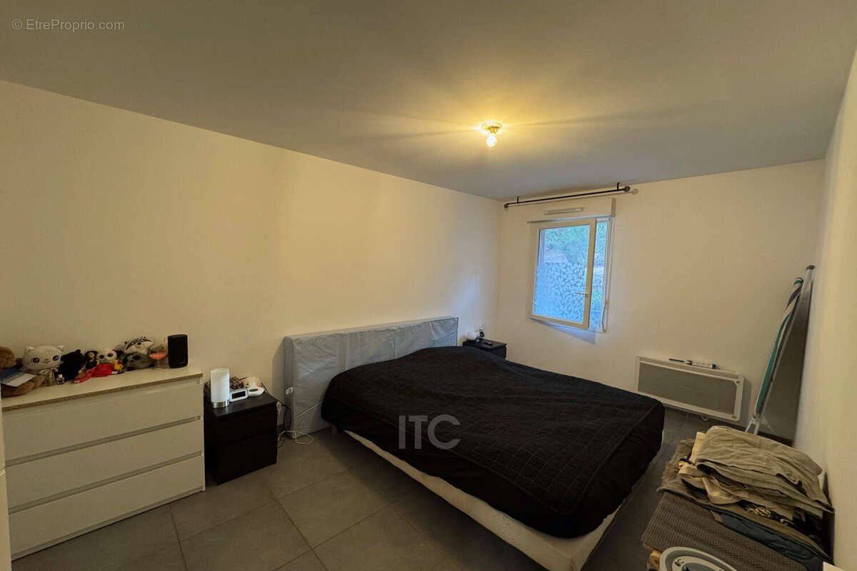 Appartement à CHATEAUNEUF-LE-ROUGE