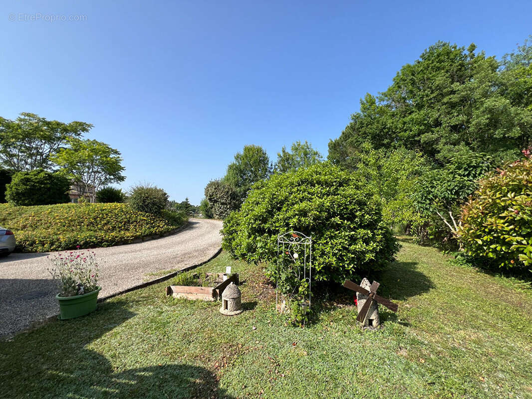 Maison à LA SAUVETAT-SUR-LEDE