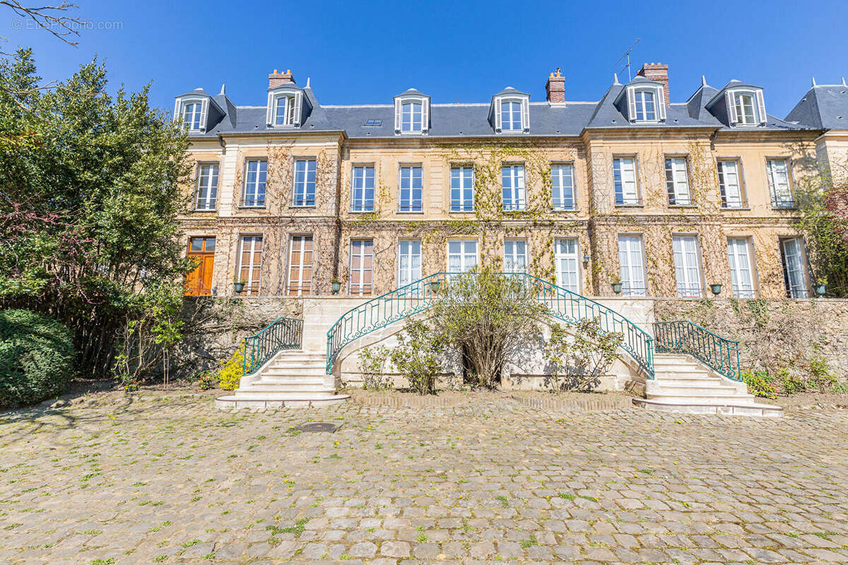Appartement à VERRIERES-LE-BUISSON