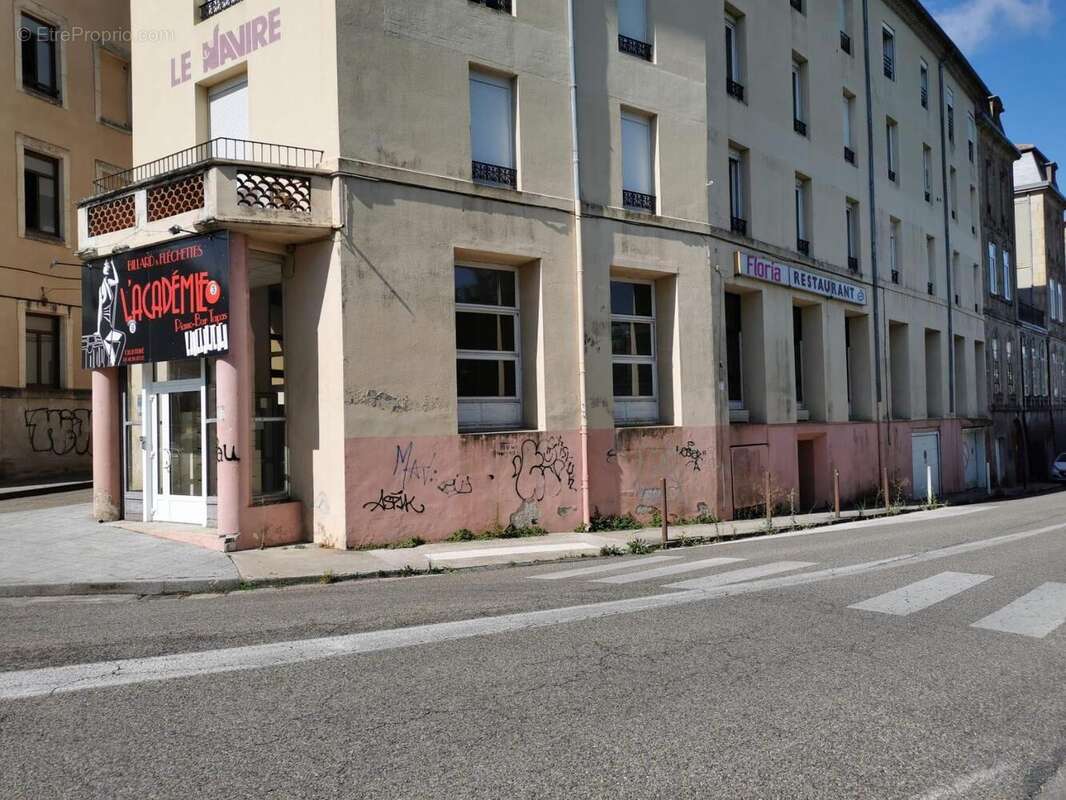   - Commerce à AUBENAS