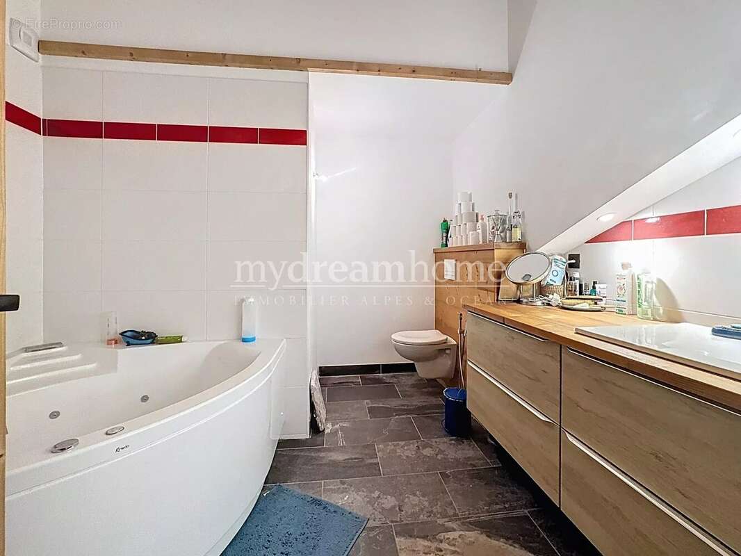 Maison à NOTRE-DAME-DE-BELLECOMBE