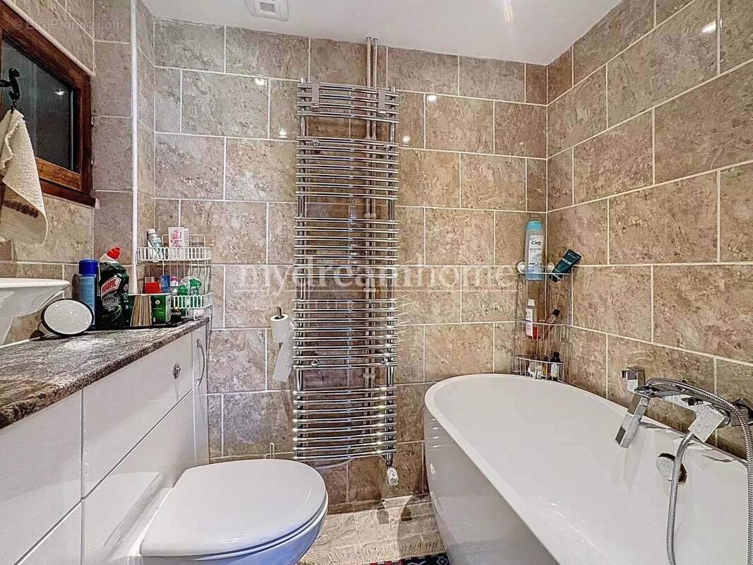 Maison à NOTRE-DAME-DE-BELLECOMBE