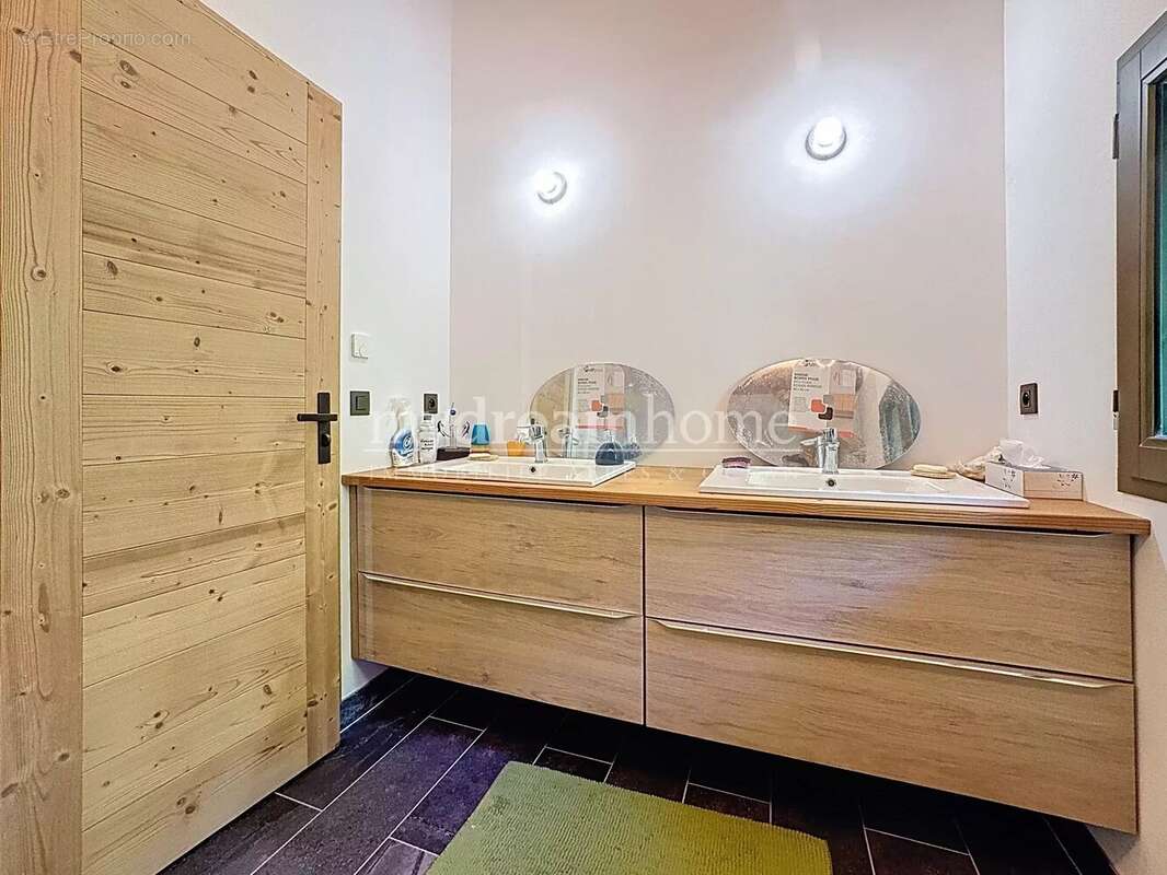 Maison à NOTRE-DAME-DE-BELLECOMBE