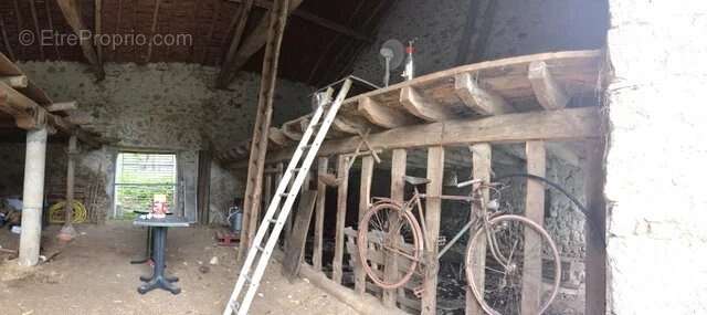 Maison à LUSSAC-LES-EGLISES