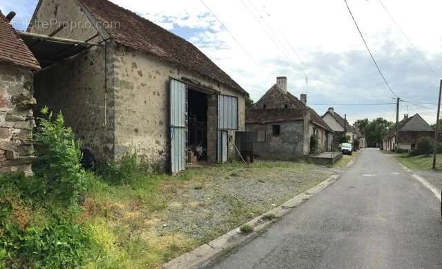 Maison à LUSSAC-LES-EGLISES