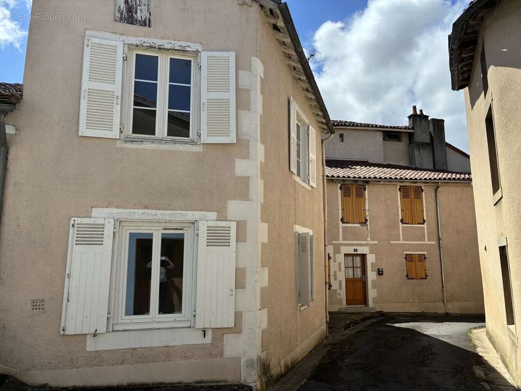 Maison à MONTMORILLON