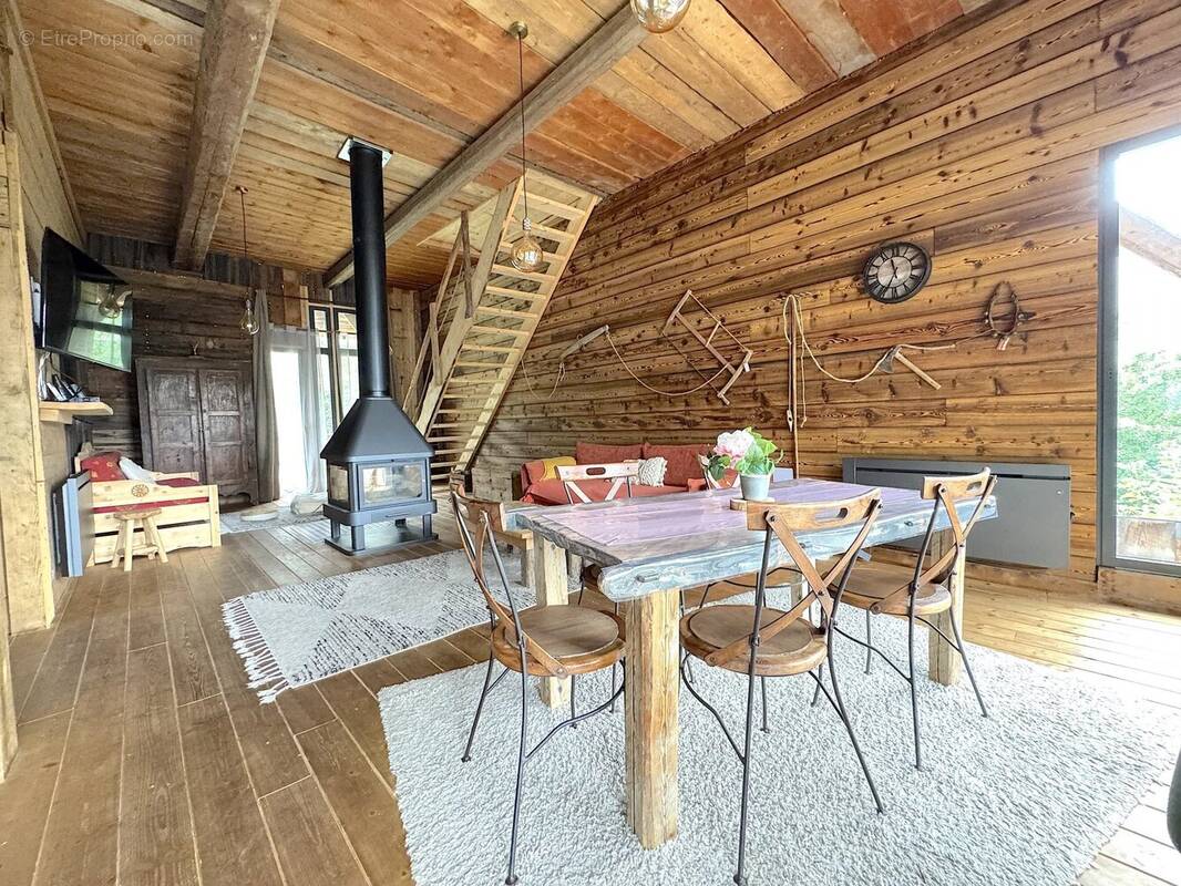 Maison à ALBIEZ-MONTROND