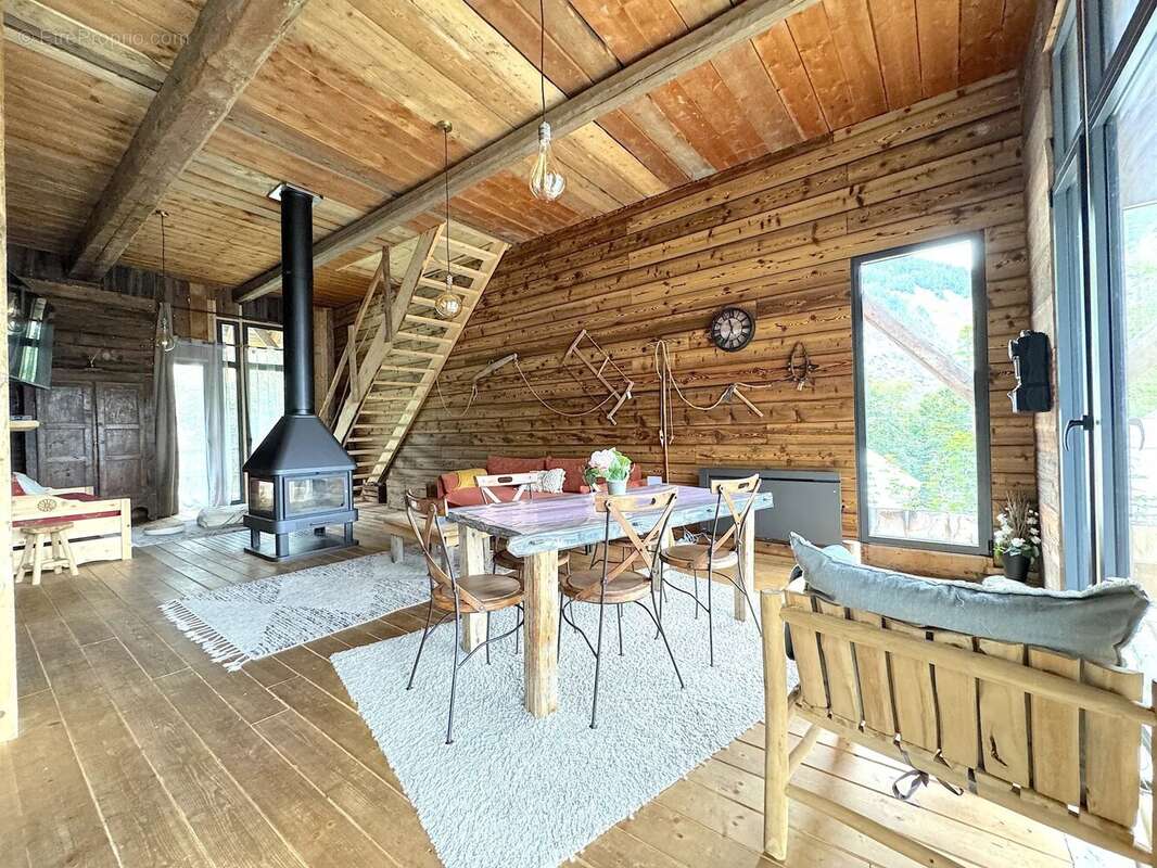 Maison à ALBIEZ-MONTROND