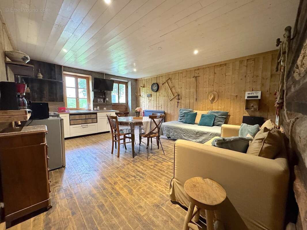 Maison à ALBIEZ-MONTROND