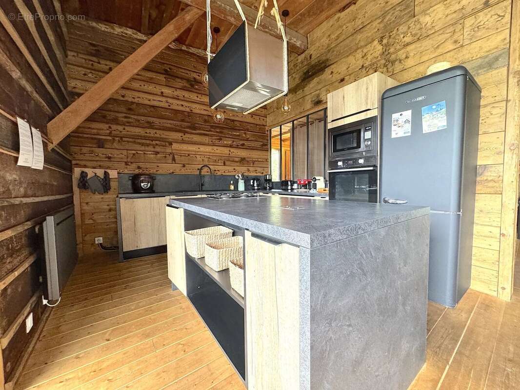 Maison à ALBIEZ-MONTROND