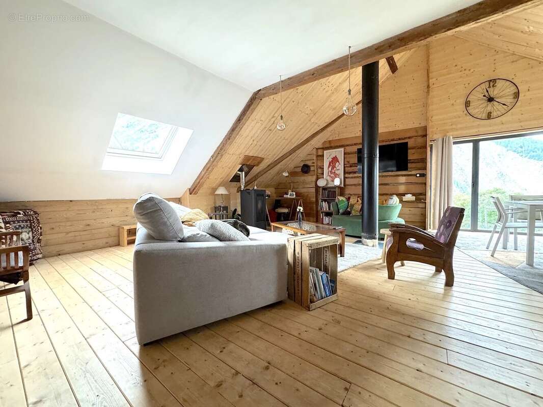 Maison à ALBIEZ-MONTROND