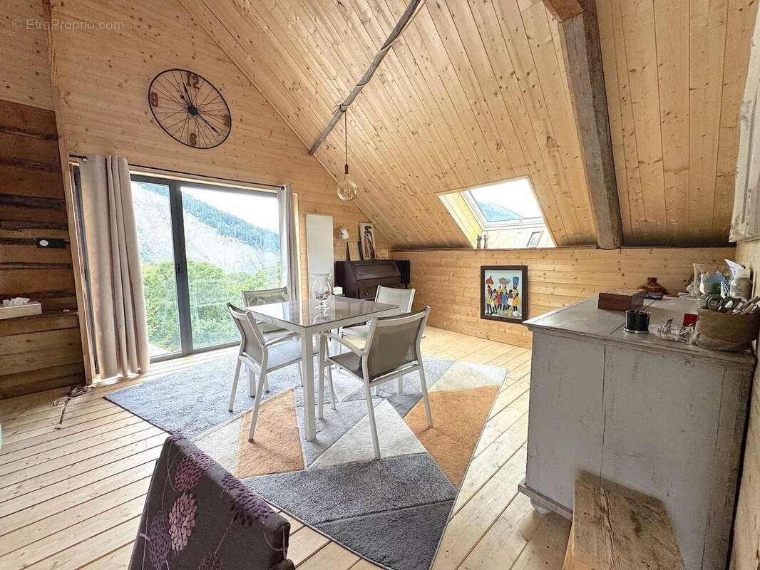 Maison à ALBIEZ-MONTROND