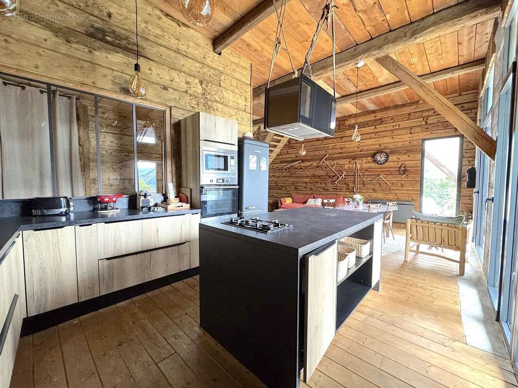 Maison à ALBIEZ-MONTROND