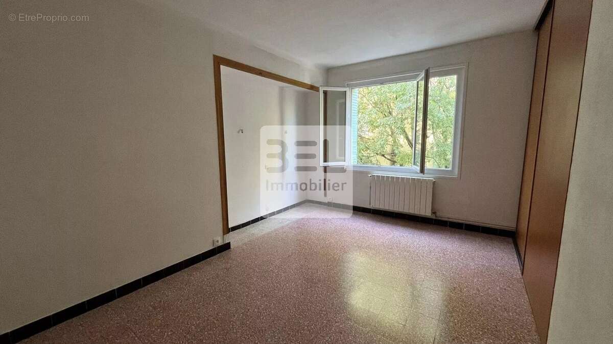 Maison à LAUDUN-L&#039;ARDOISE