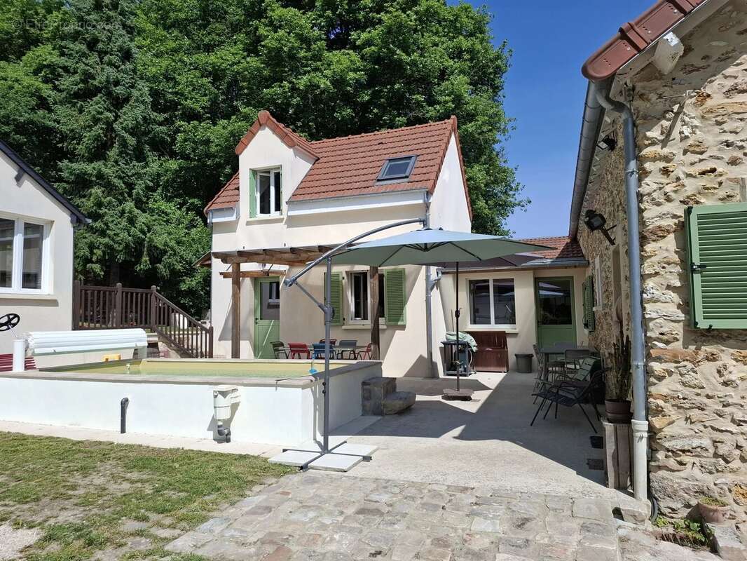 Maison à SAINT-CHERON