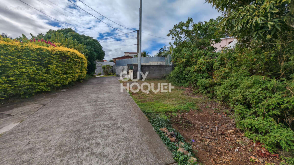 Terrain à LE TAMPON