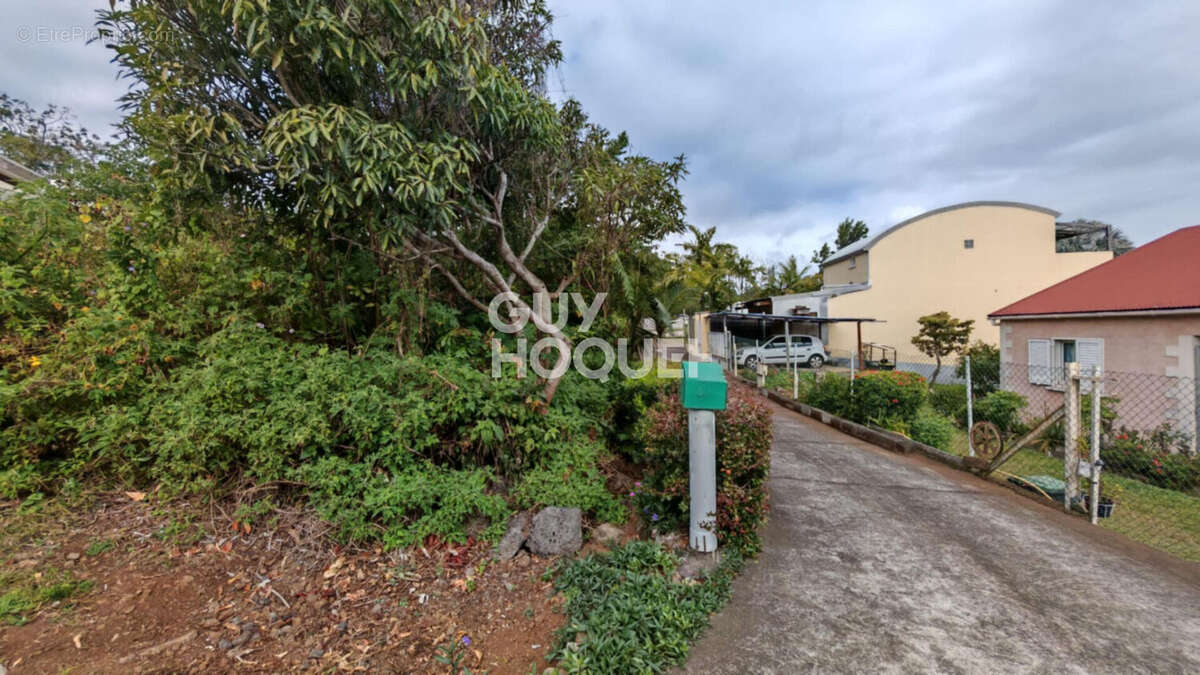 Terrain à LE TAMPON