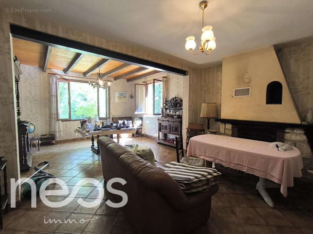 Maison à SAINT-MORILLON