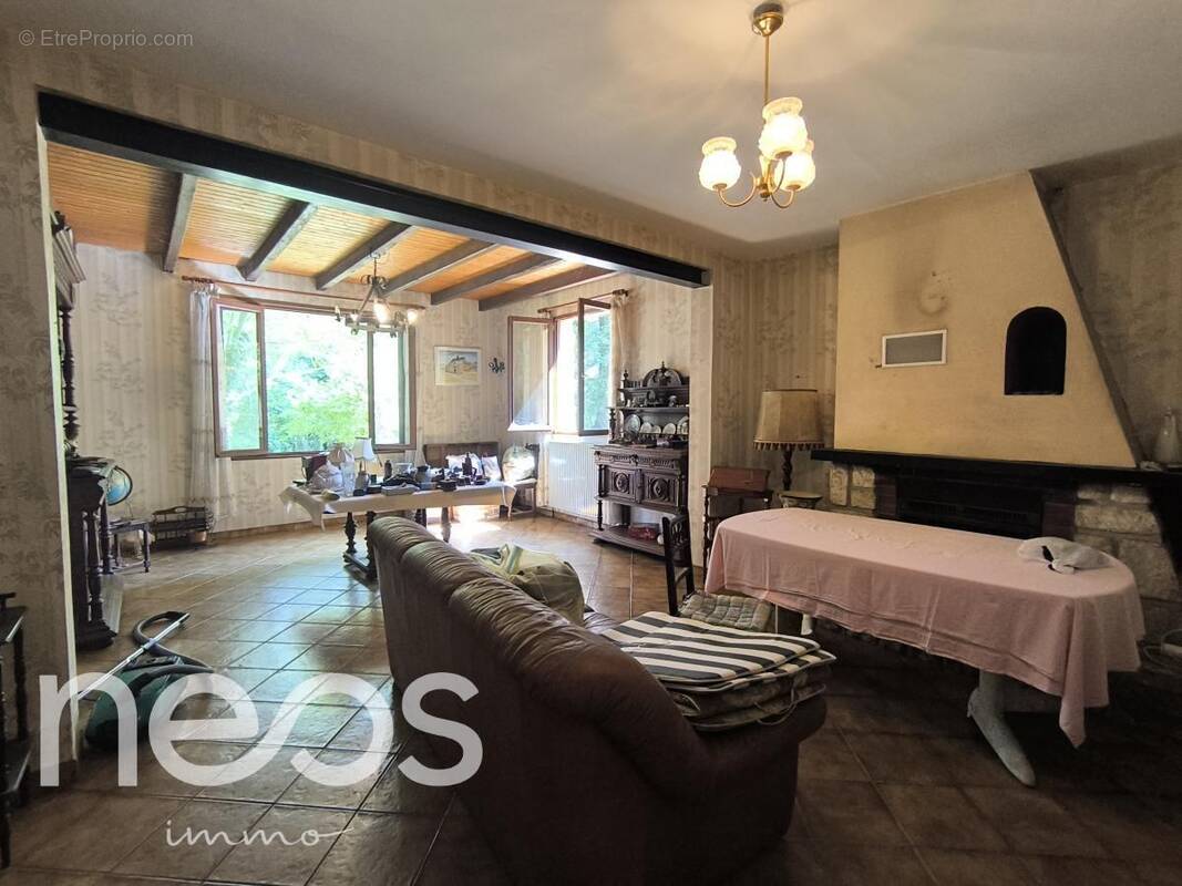 Maison à SAINT-MORILLON