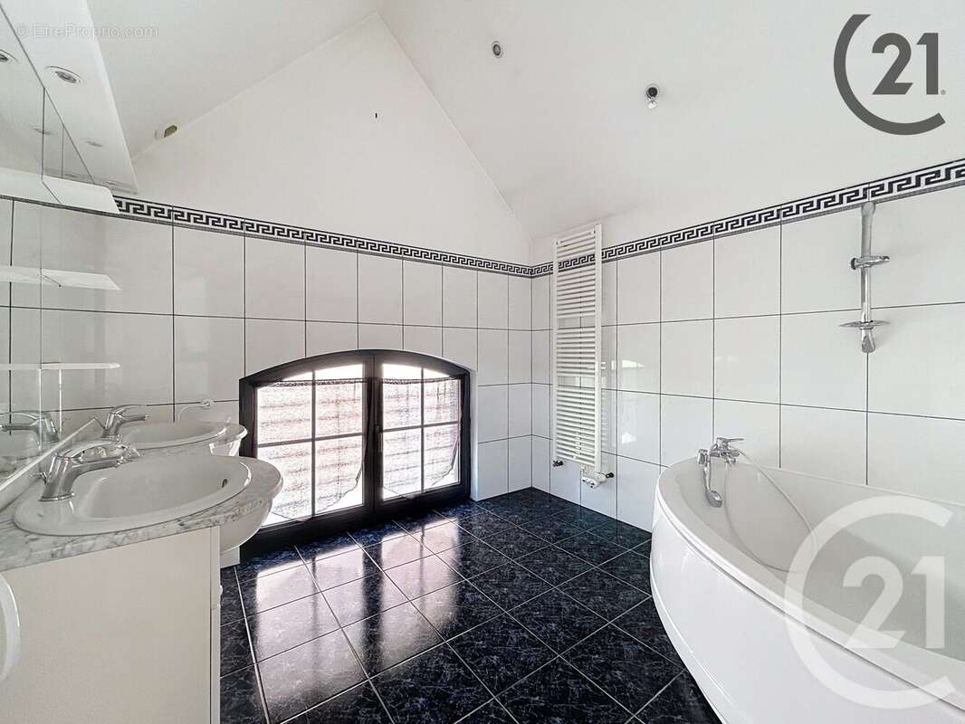 Appartement à SAINTE-SAVINE