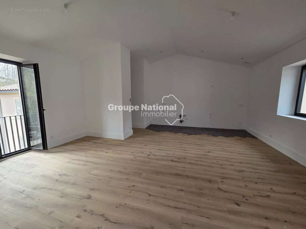 Appartement à LE CASTELLET