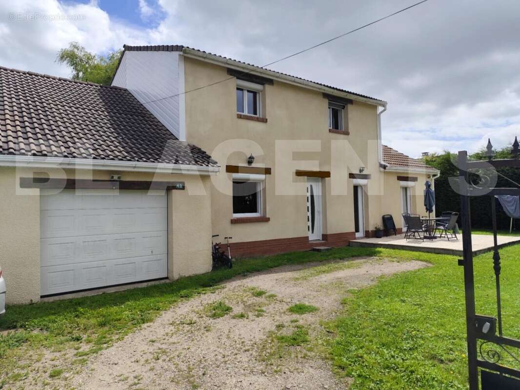 att - Maison à ETAIMPUIS