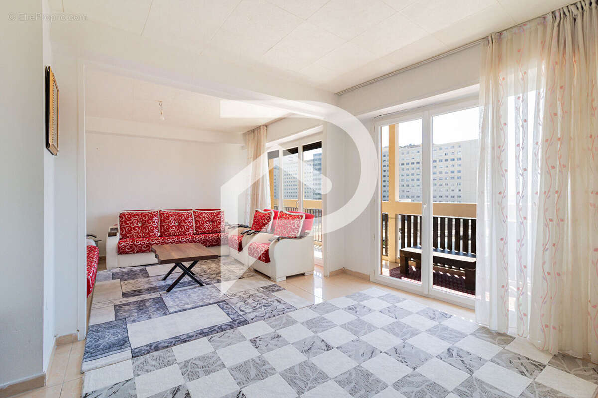 Appartement à MARSEILLE-5E