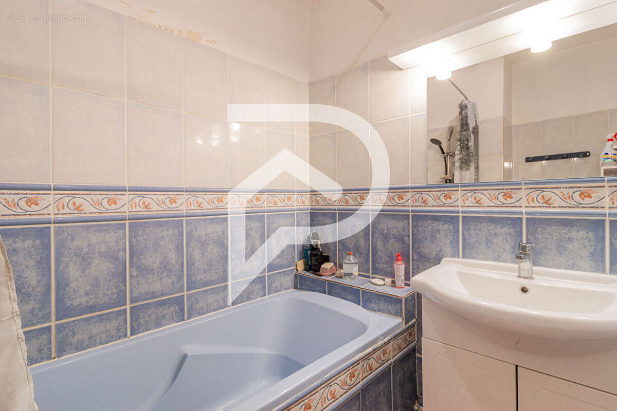 Appartement à MARSEILLE-5E