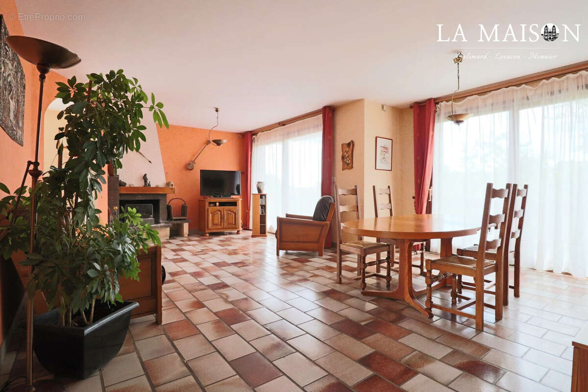 Maison à HAUTEVILLE-LES-DIJON