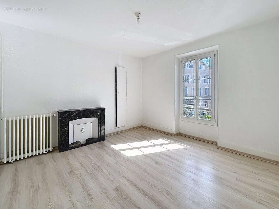 Appartement à LE PONT-DE-CLAIX