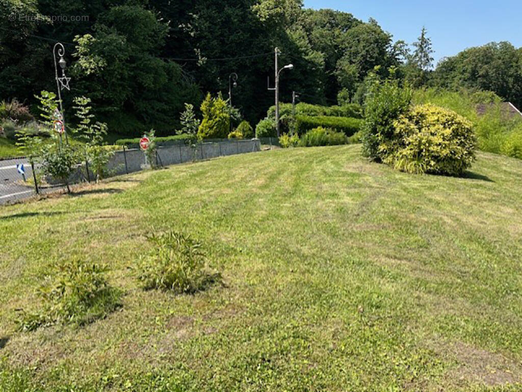 Terrain à NERVILLE-LA-FORET