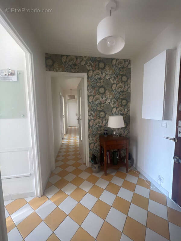 Appartement à SARTROUVILLE