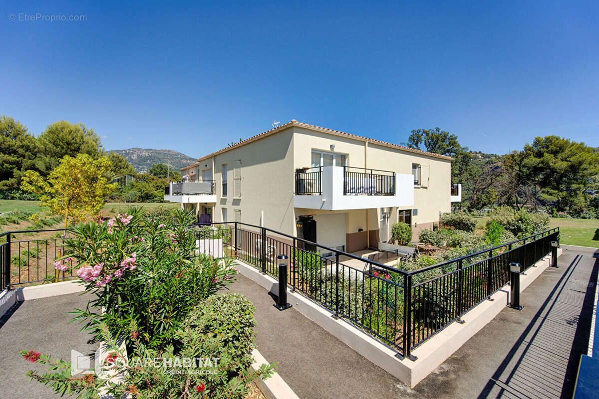 Appartement à CARROS