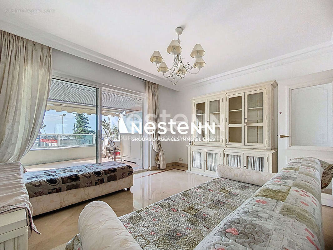 Appartement à VALLAURIS