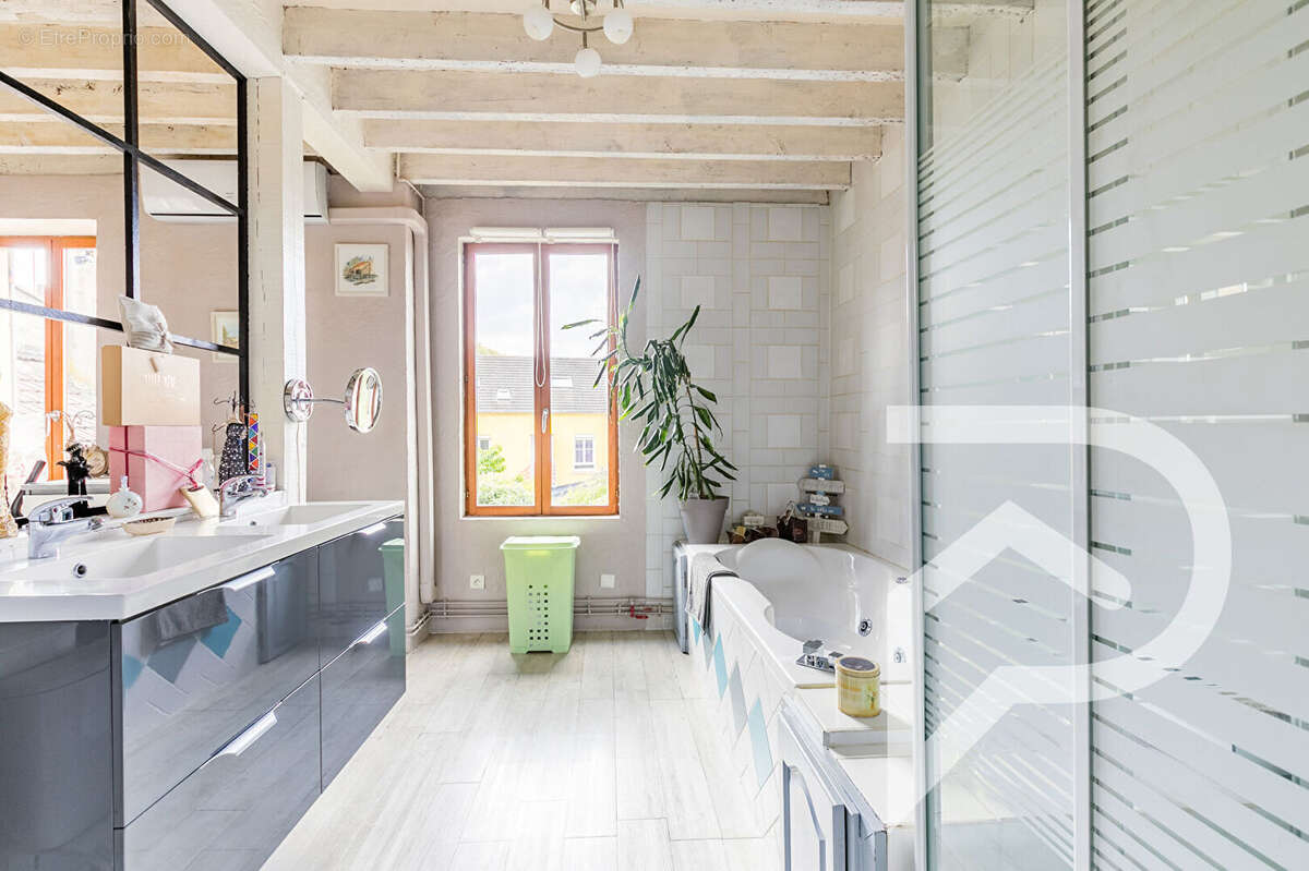 Maison à PONT-SAINTE-MAXENCE