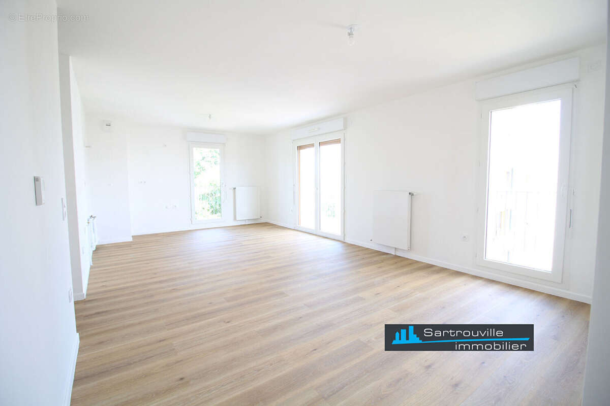 Appartement à SARTROUVILLE