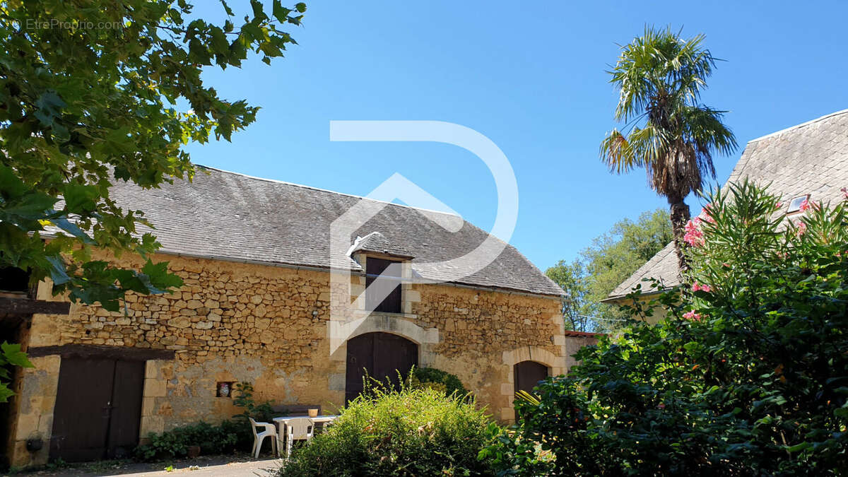 Maison à SALIGNAC-EYVIGUES