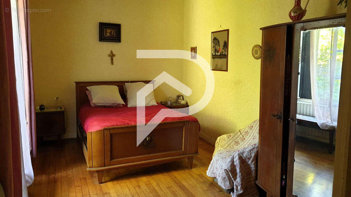 Maison à SALIGNAC-EYVIGUES