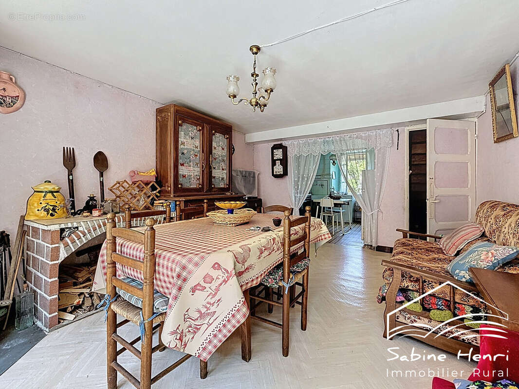 Maison à MIRANDOL-BOURGNOUNAC