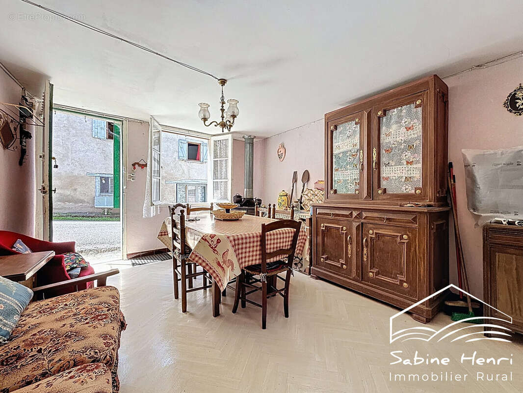 Maison à MIRANDOL-BOURGNOUNAC