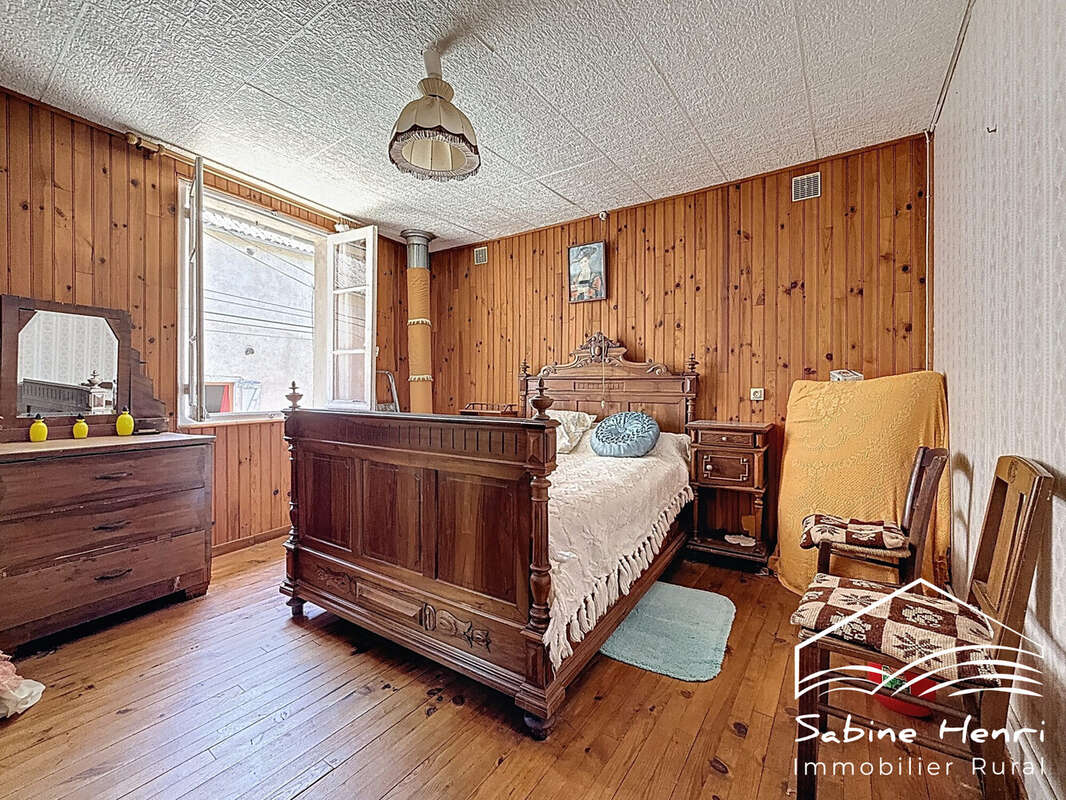 Maison à MIRANDOL-BOURGNOUNAC