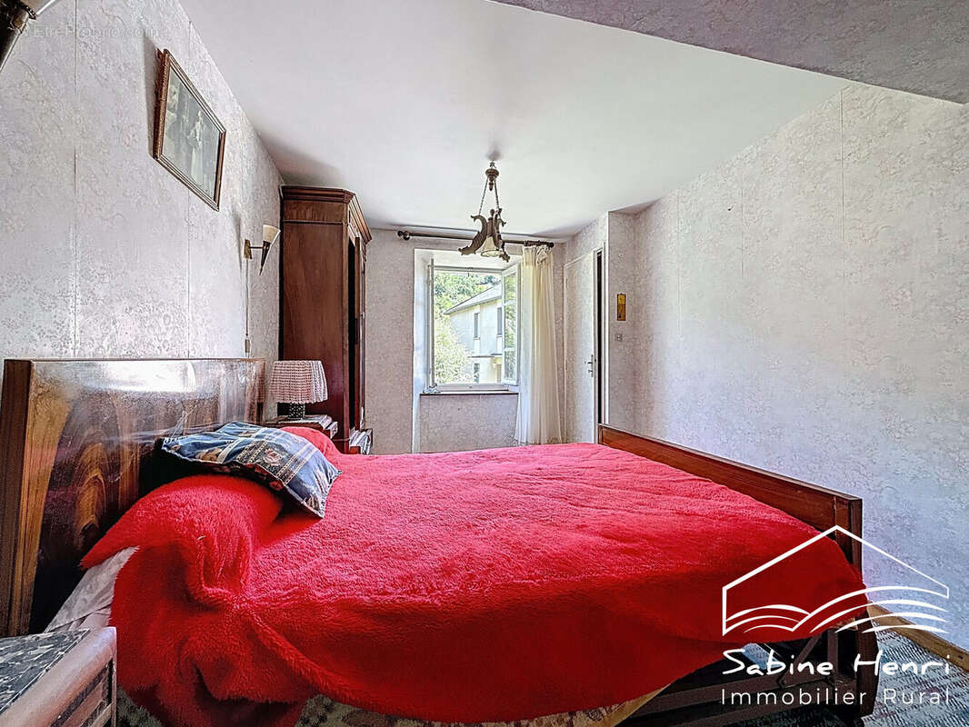 Maison à MIRANDOL-BOURGNOUNAC