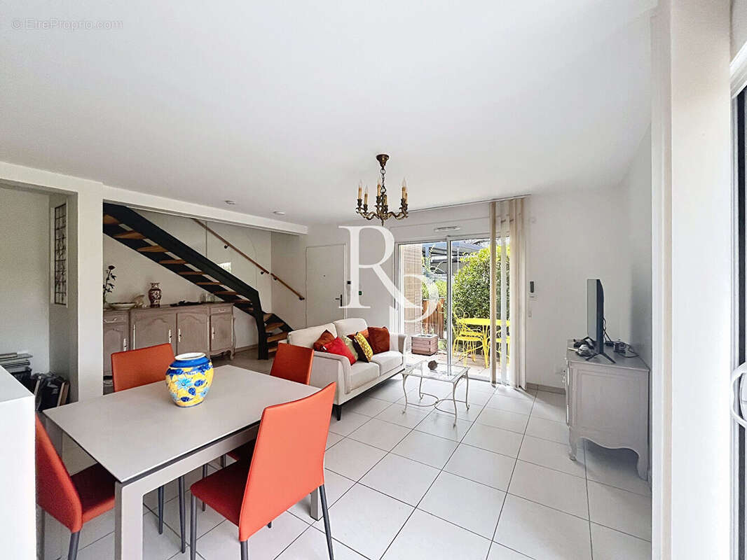 Appartement à CRAPONNE