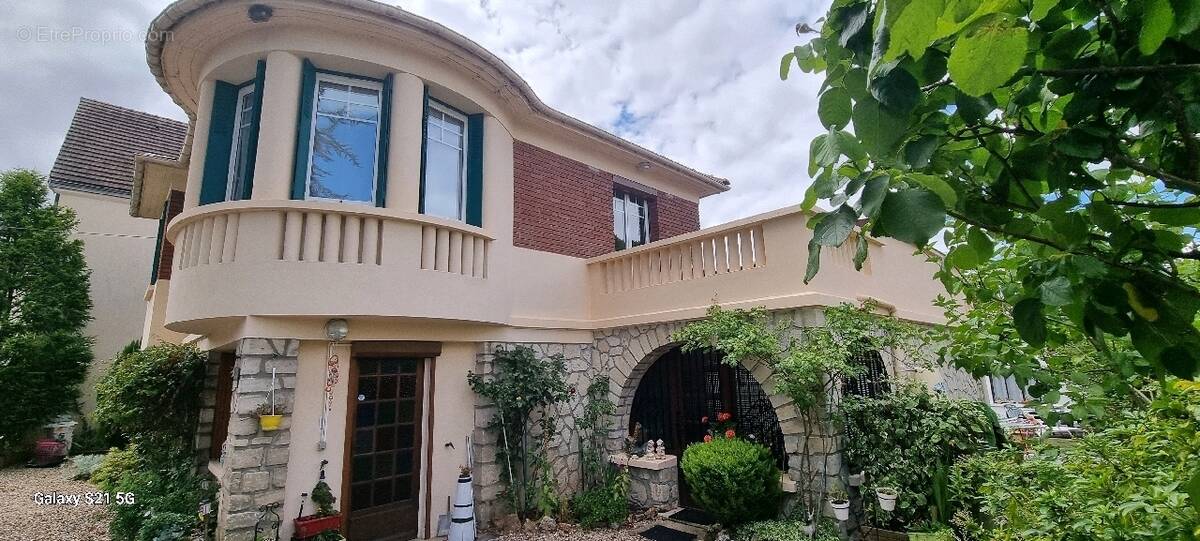 Maison à BONNIERES-SUR-SEINE