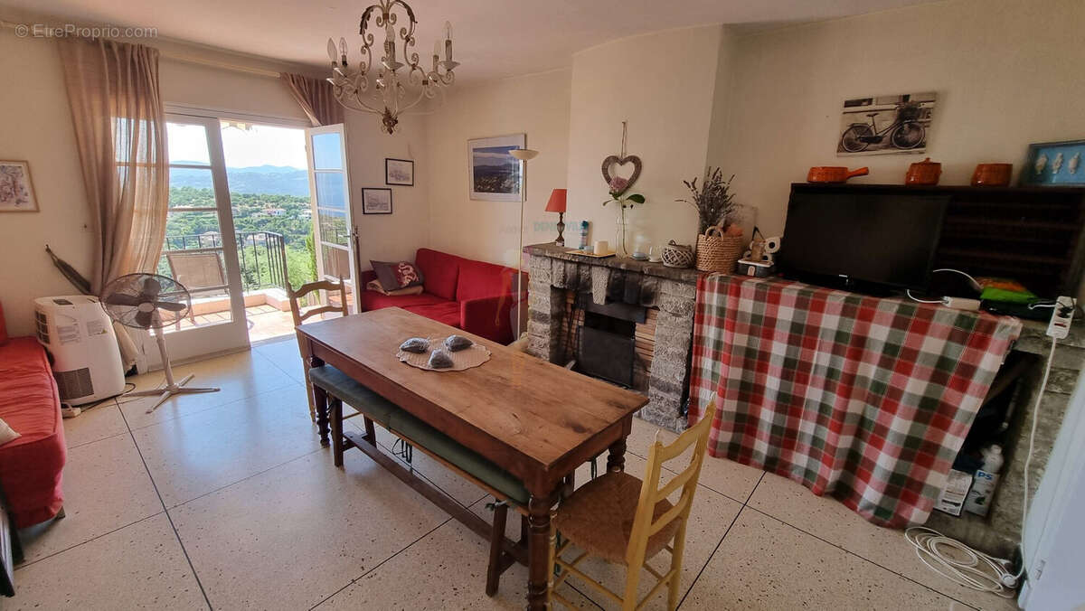 Maison à LES ISSAMBRES