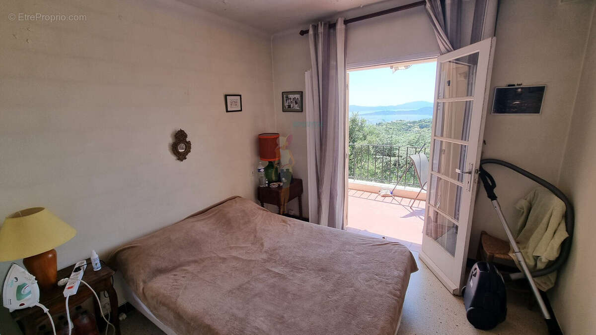 Maison à LES ISSAMBRES